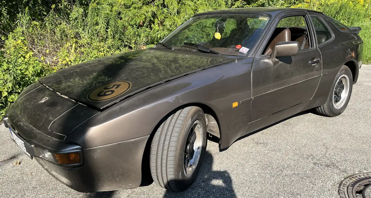 Porsche 944