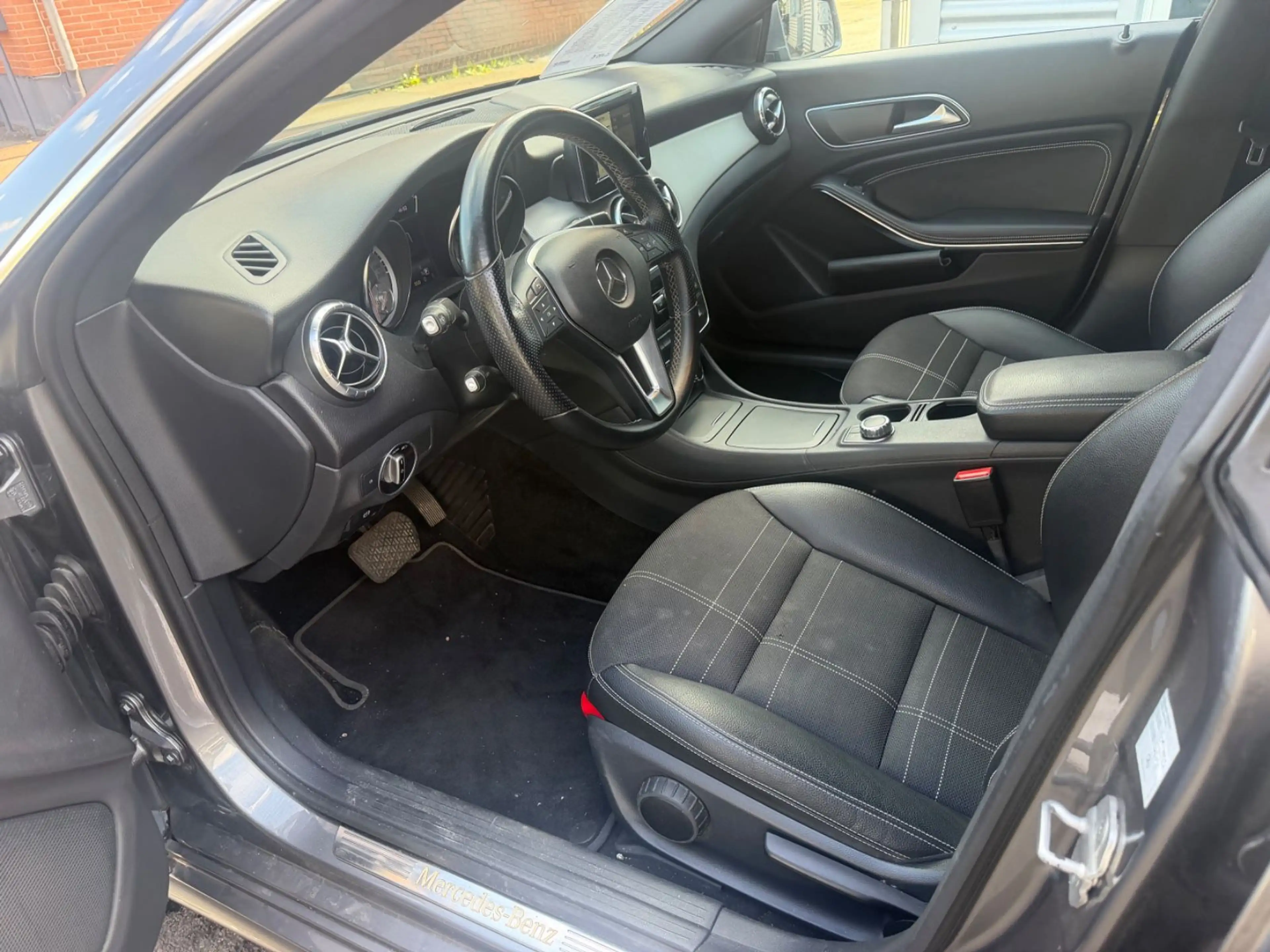 Mercedes-Benz CLA 200 AUTOMATIK+PDC+TÜV NEU — photo 15