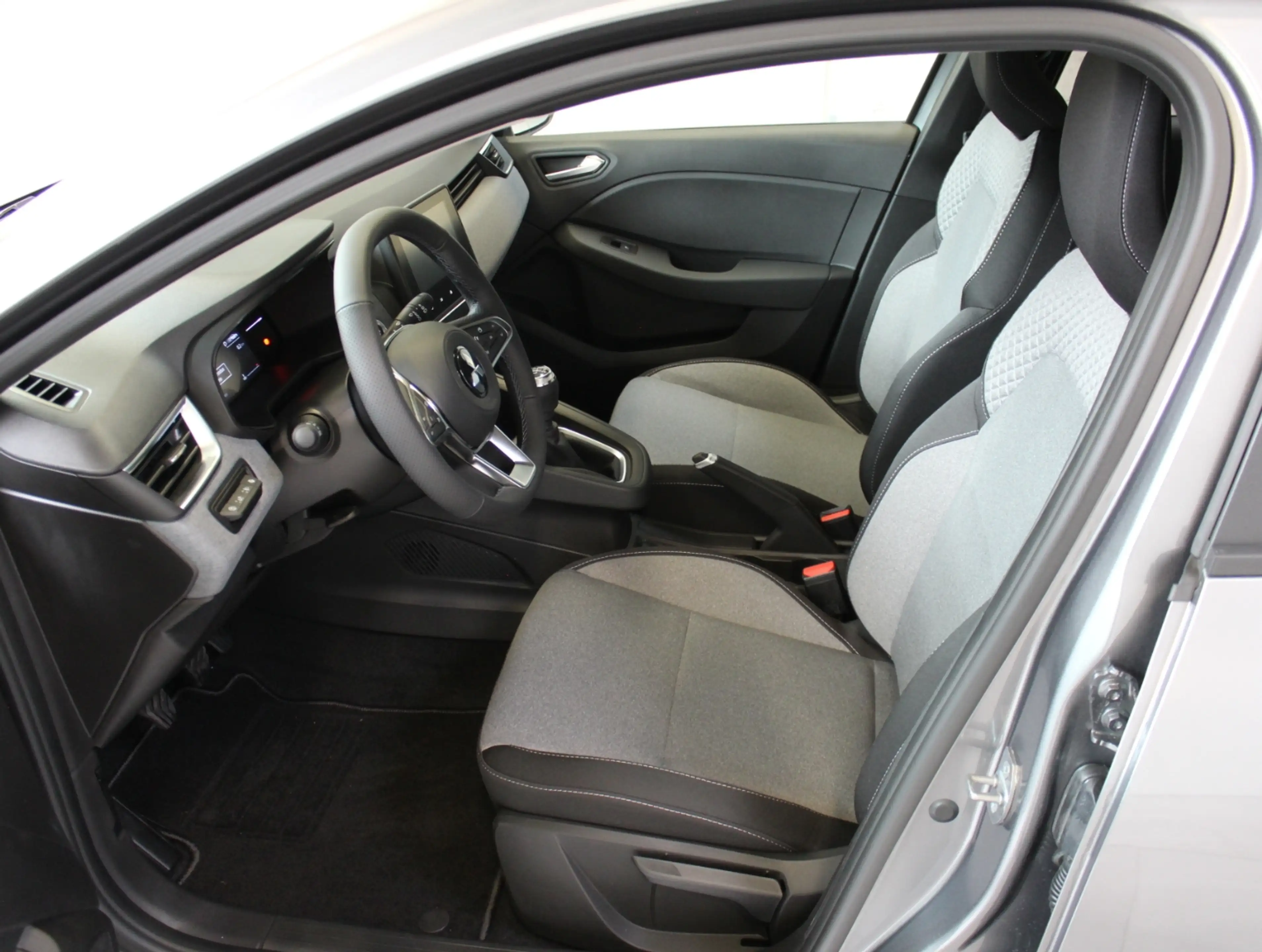 Mitsubishi Colt PLUS 1.0 T-Benziner 6-Gang — photo 9