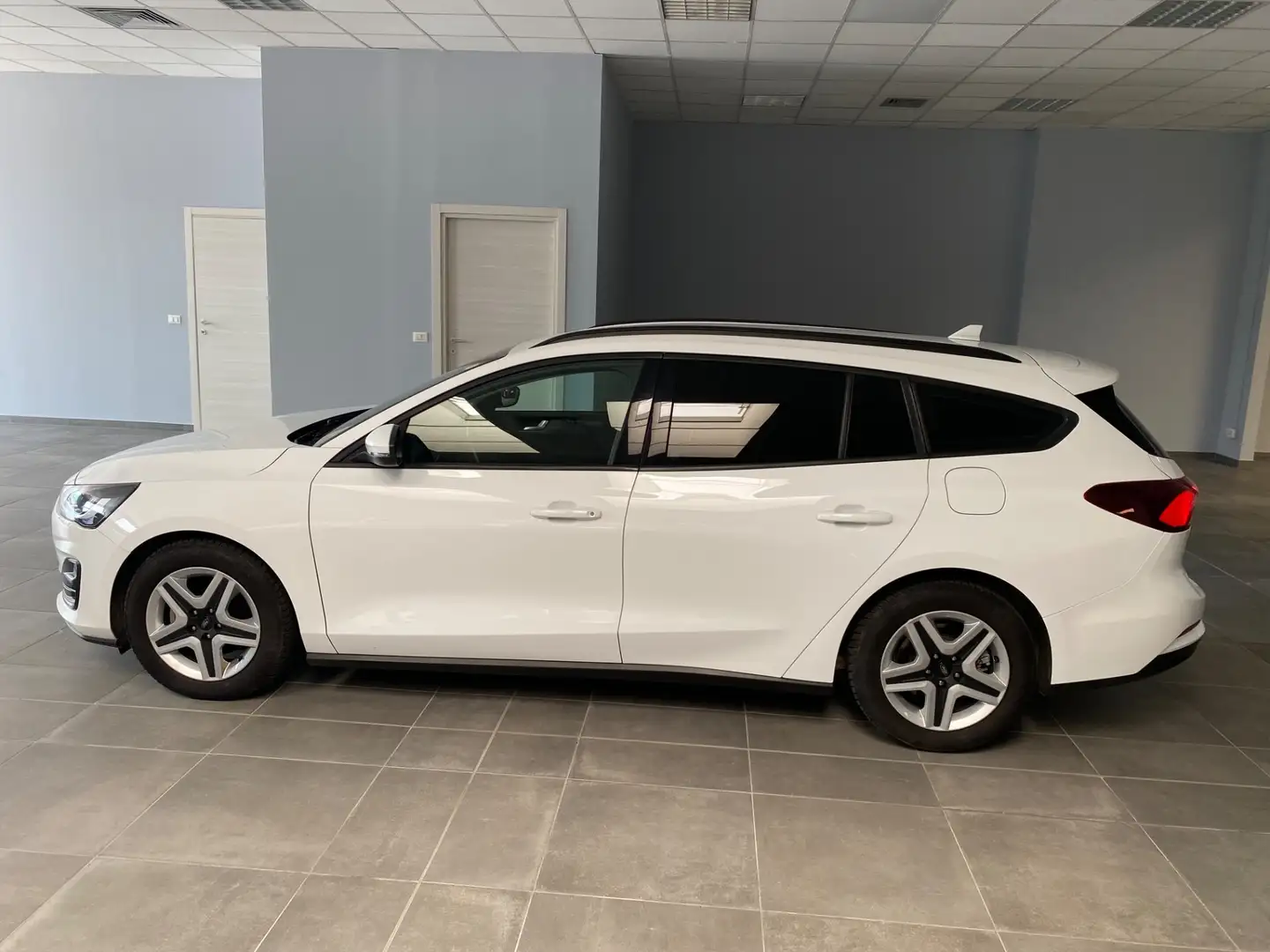 Ford Focus 1.5 EcoBlue 120 CV automatico SW Active Style Bianco - 2