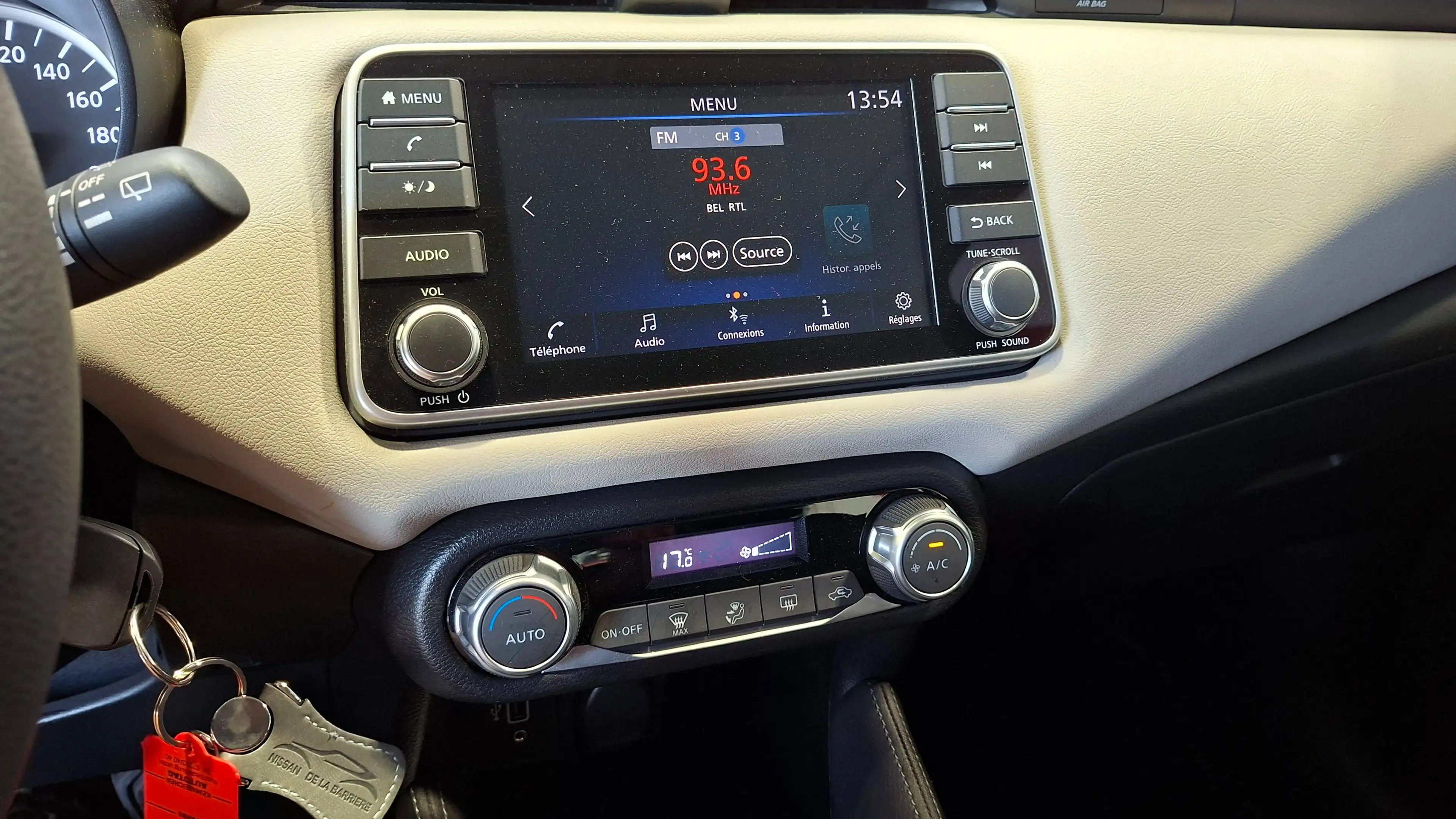 Nissan Micra Micra 1.0 IG-T Business — photo 13