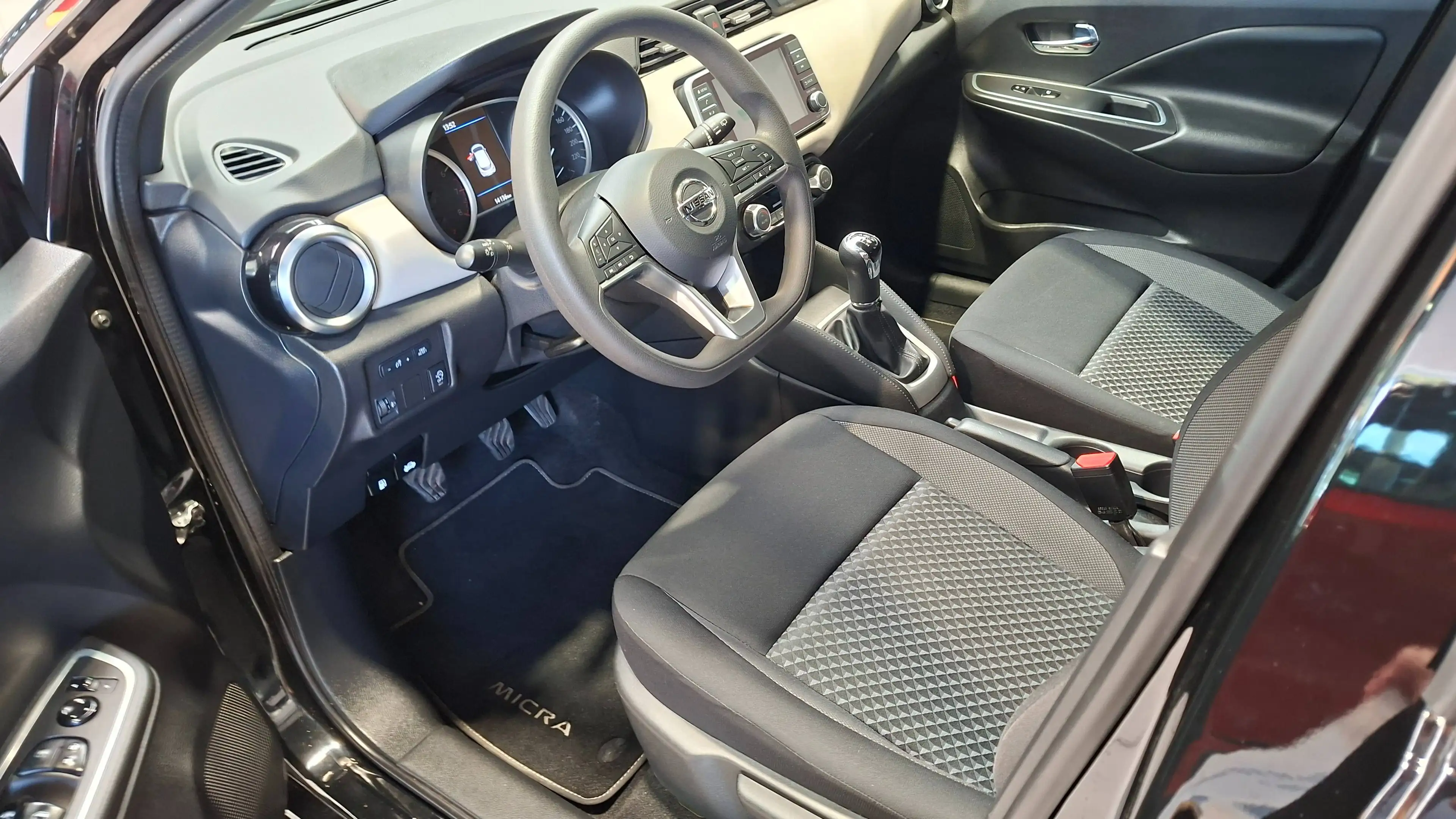 Nissan Micra Micra 1.0 IG-T Business — photo 9