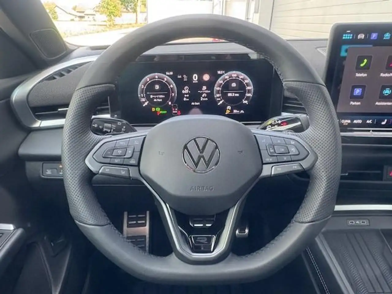 Volkswagen T-Roc 1.5 eTSI R-Line Pano Black GV5 19 Zoll 4