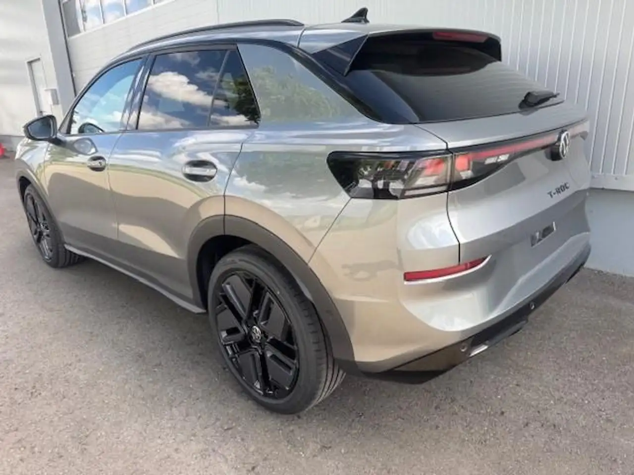 Volkswagen T-Roc 1.5 eTSI R-Line Pano Black GV5 19 Zoll 2