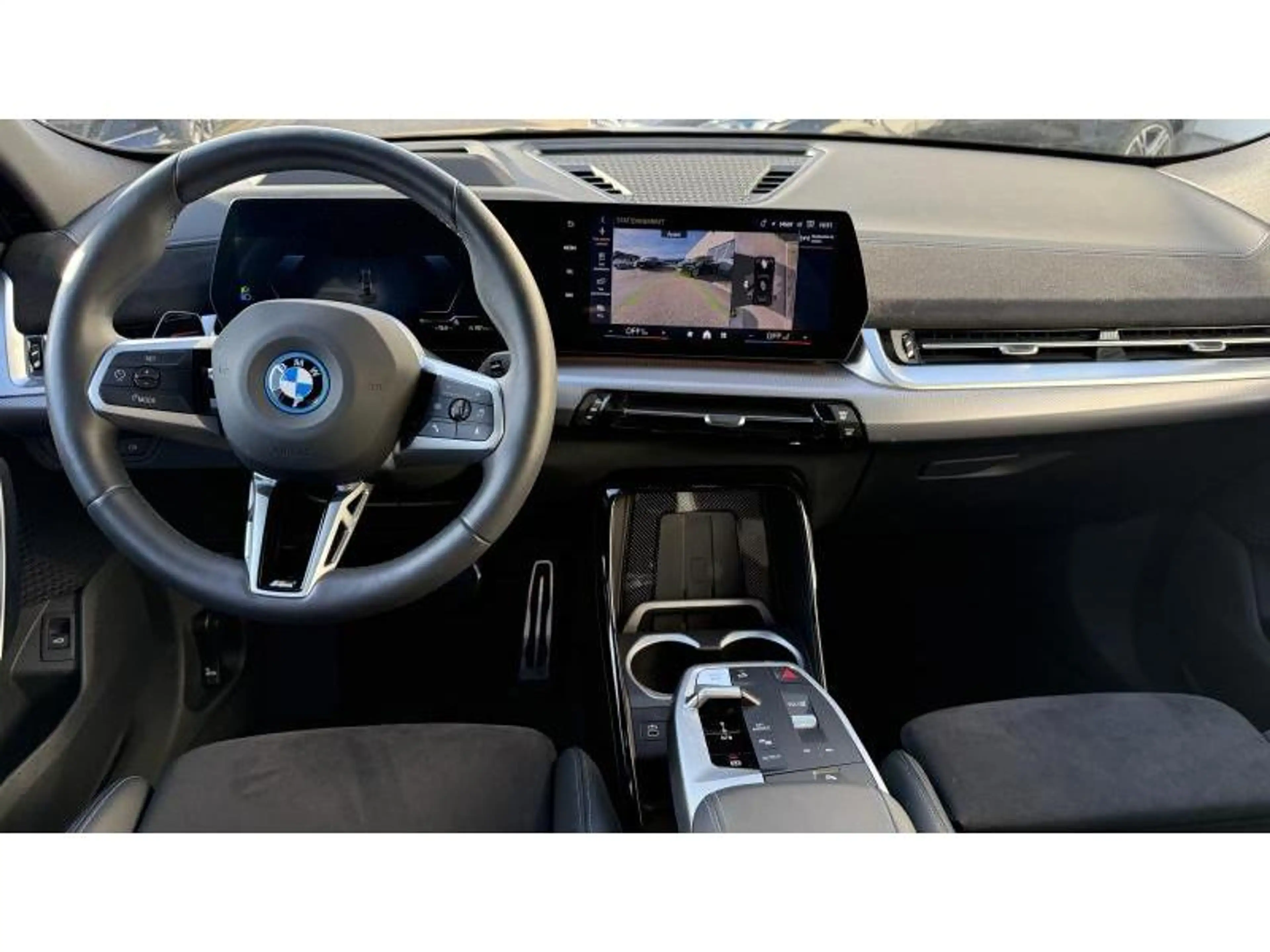 BMW iX2 eDrive 20 Kit M Sport Iconic Glow Affichage tête — photo 7