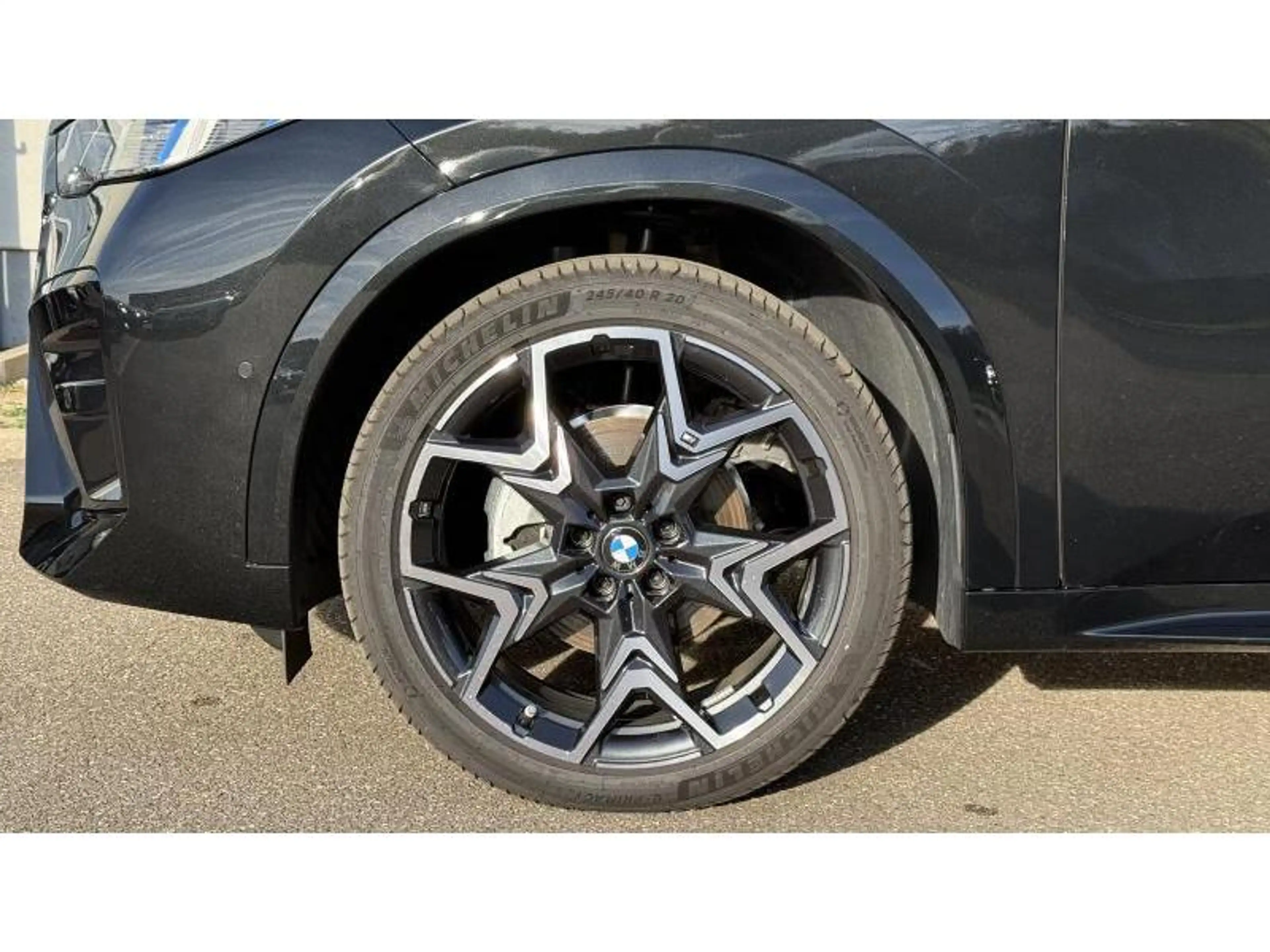 BMW iX2 eDrive 20 Kit M Sport Iconic Glow Affichage tête — photo 8