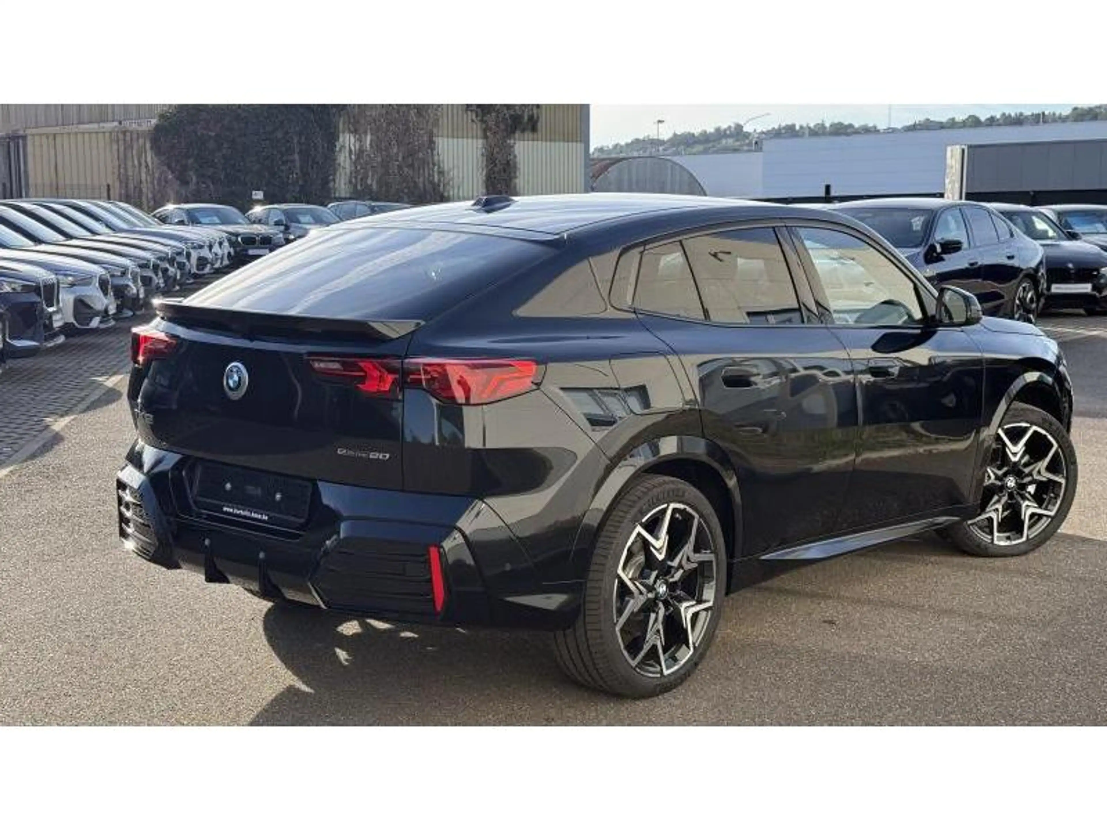 BMW iX2 eDrive 20 Kit M Sport Iconic Glow Affichage tête — photo 5
