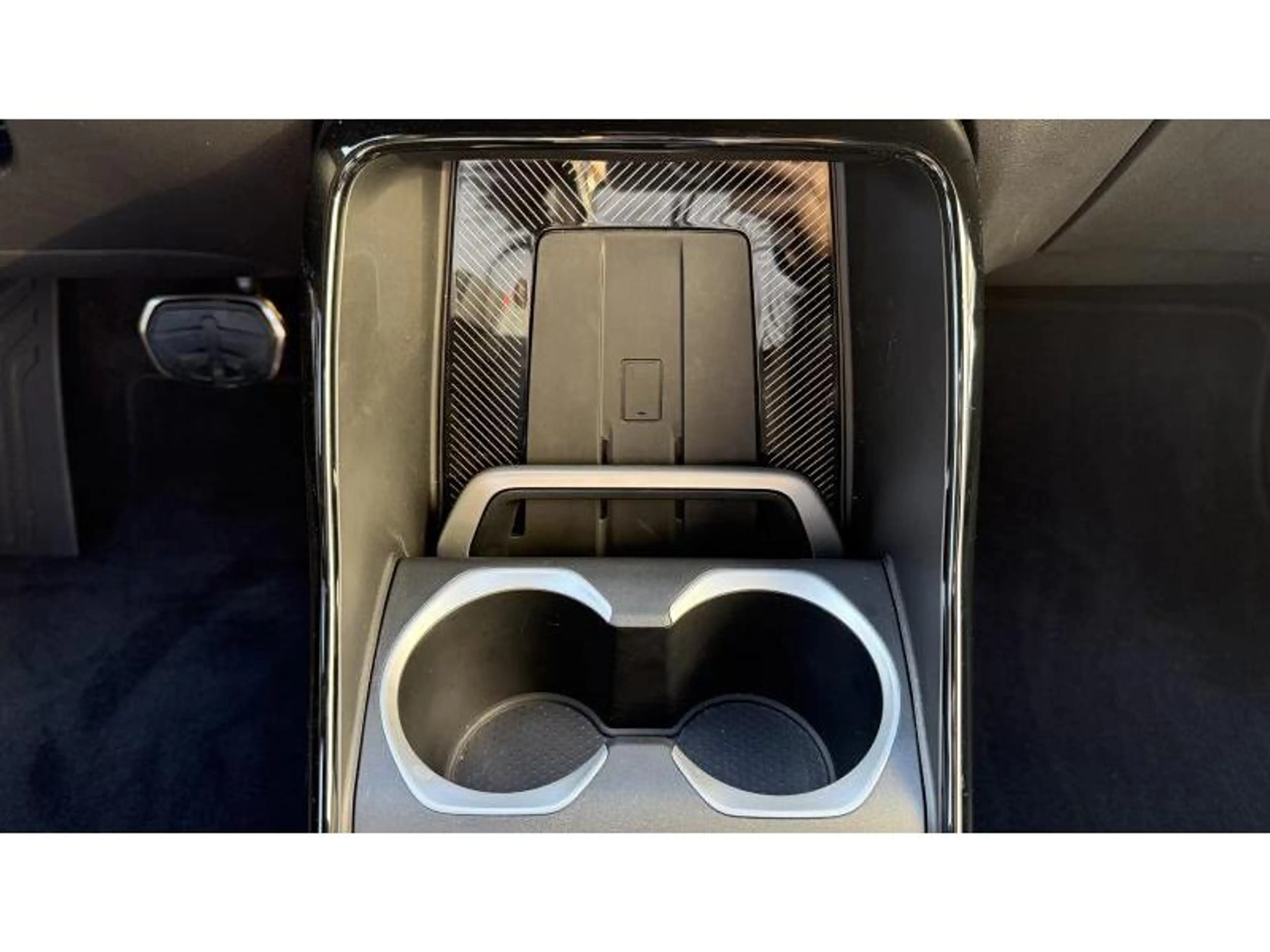BMW iX2 eDrive 20 Kit M Sport Iconic Glow Affichage tête — photo 14