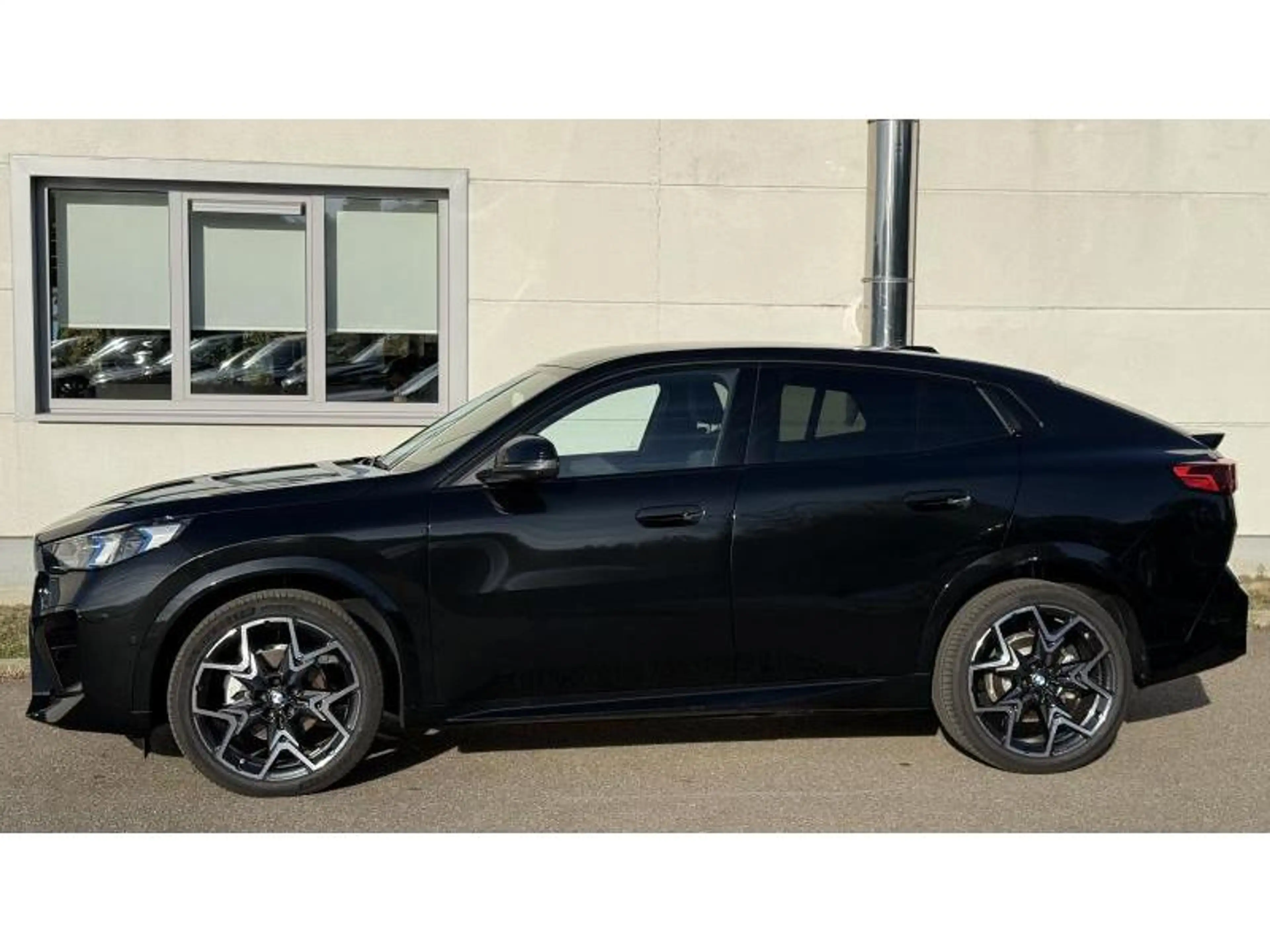 BMW iX2 eDrive 20 Kit M Sport Iconic Glow Affichage tête — photo 3