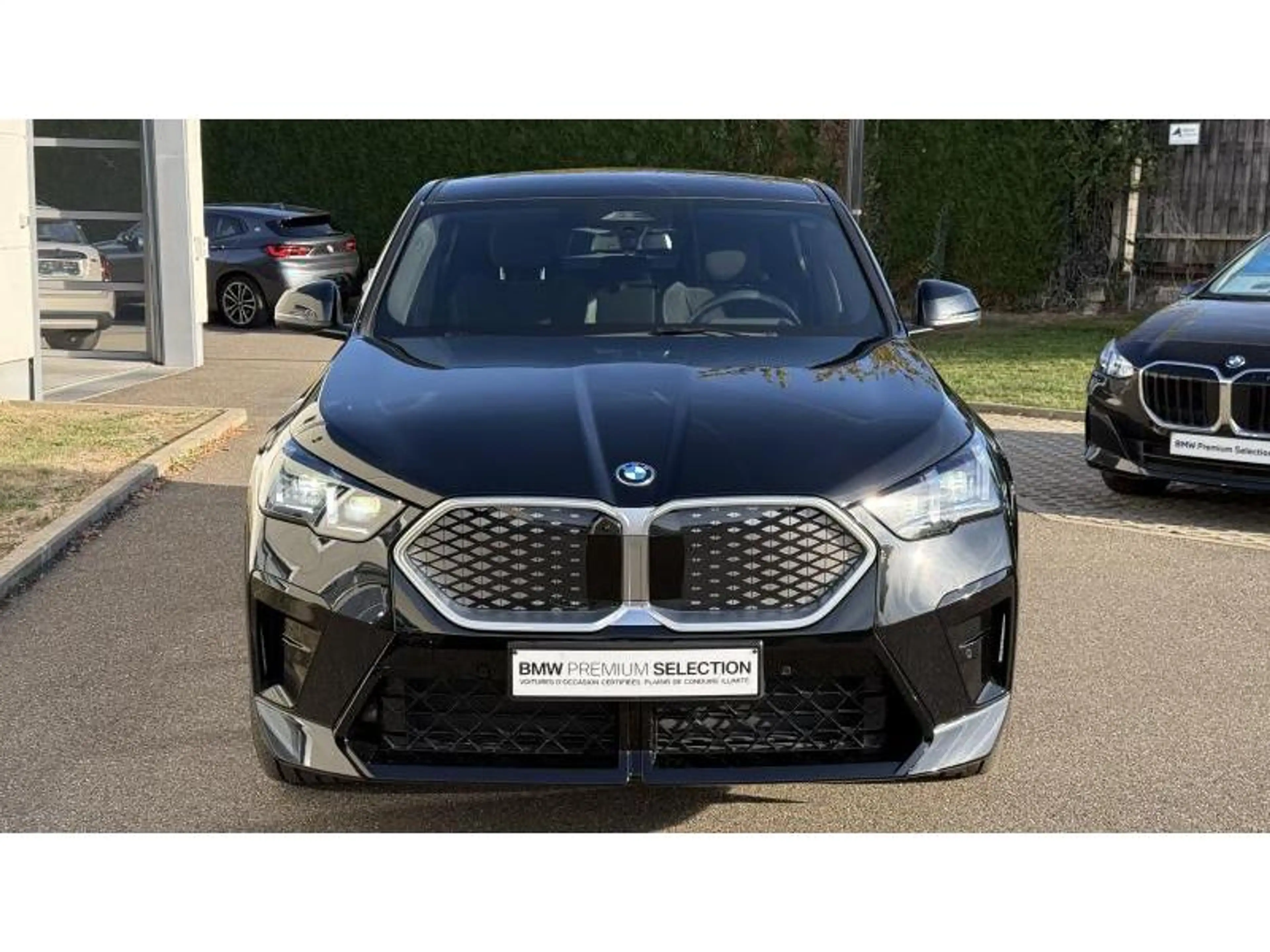 BMW iX2 eDrive 20 Kit M Sport Iconic Glow Affichage tête — photo 2