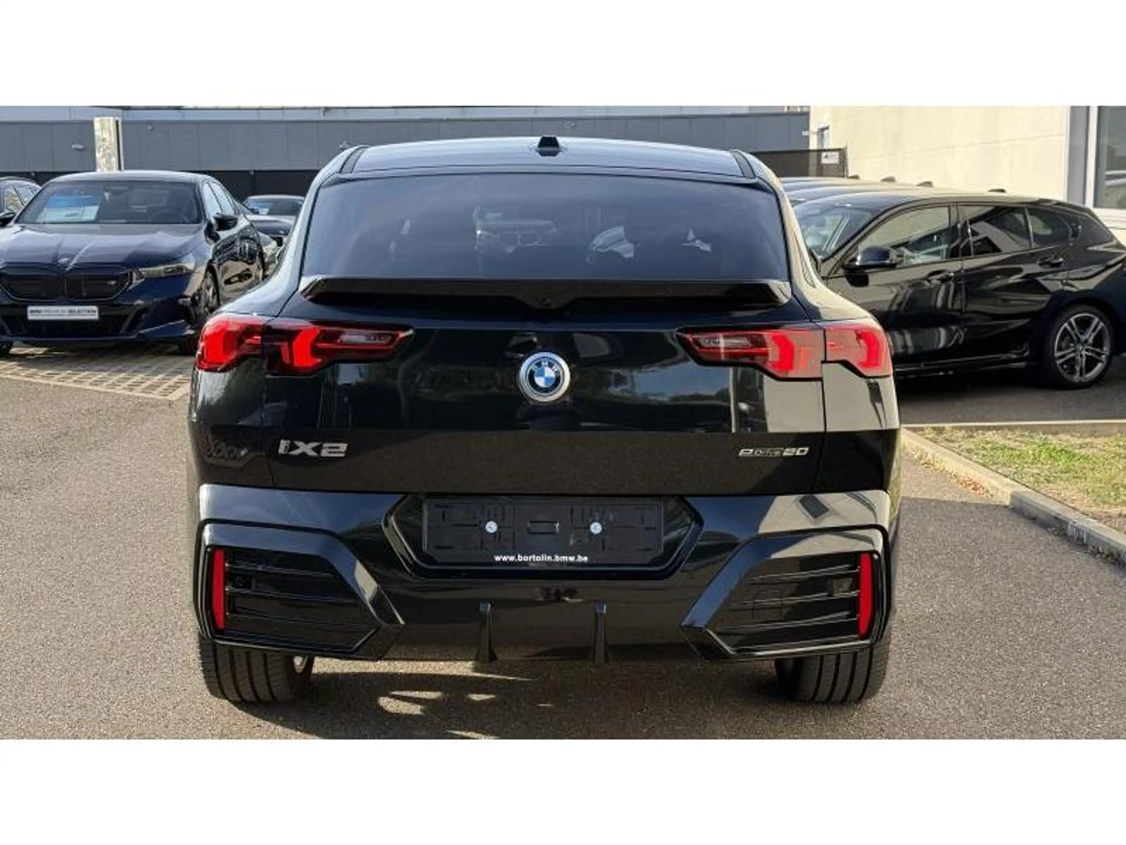 BMW iX2 eDrive 20 Kit M Sport Iconic Glow Affichage tête — photo 4