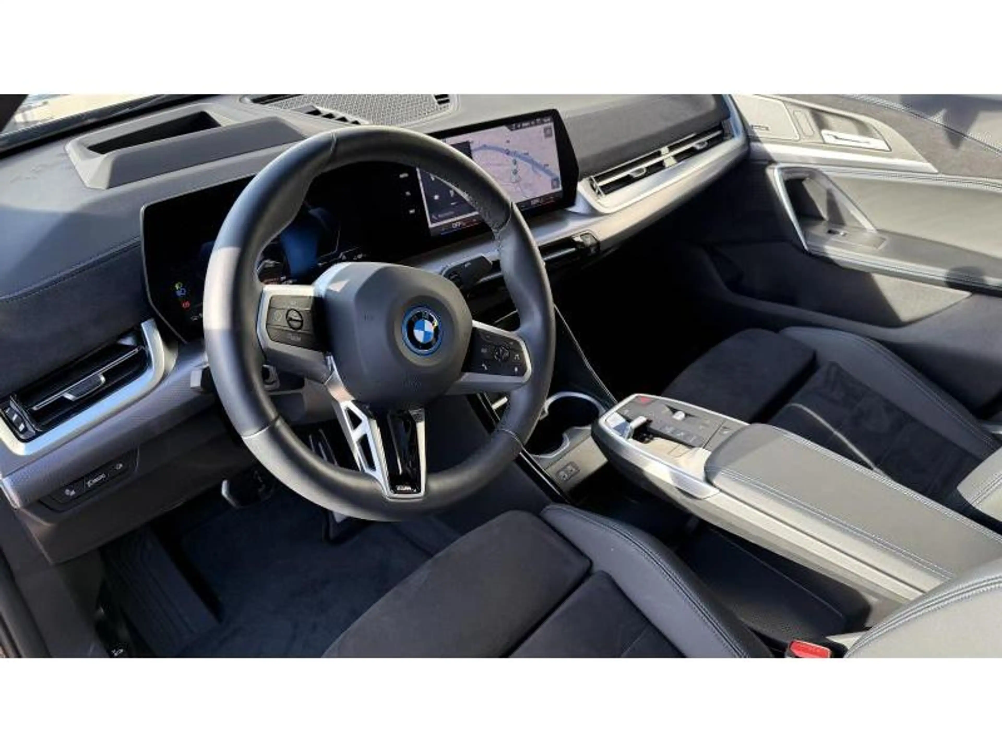 BMW iX2 eDrive 20 Kit M Sport Iconic Glow Affichage tête — photo 6