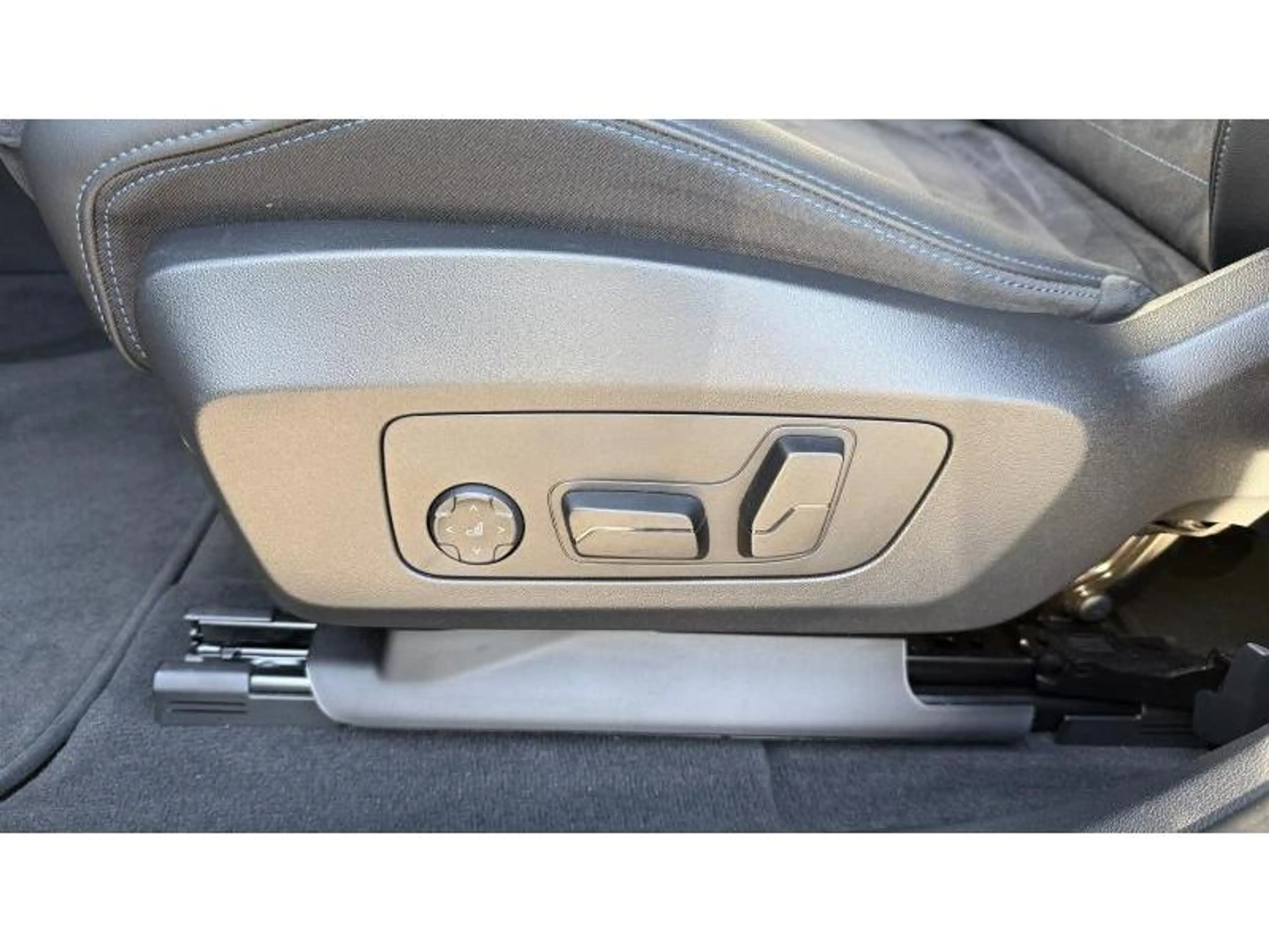 BMW iX2 eDrive 20 Kit M Sport Iconic Glow Affichage tête — photo 12