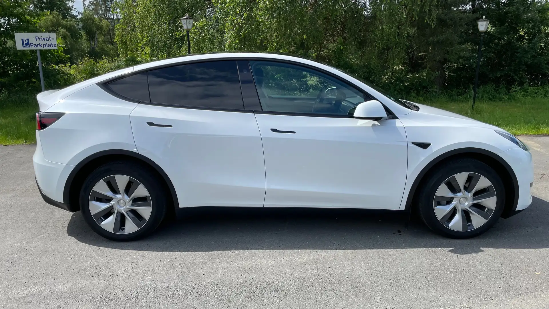 Tesla Model Y Long Range AWD mit AHK + Enhanced Autopilot Weiß - 2