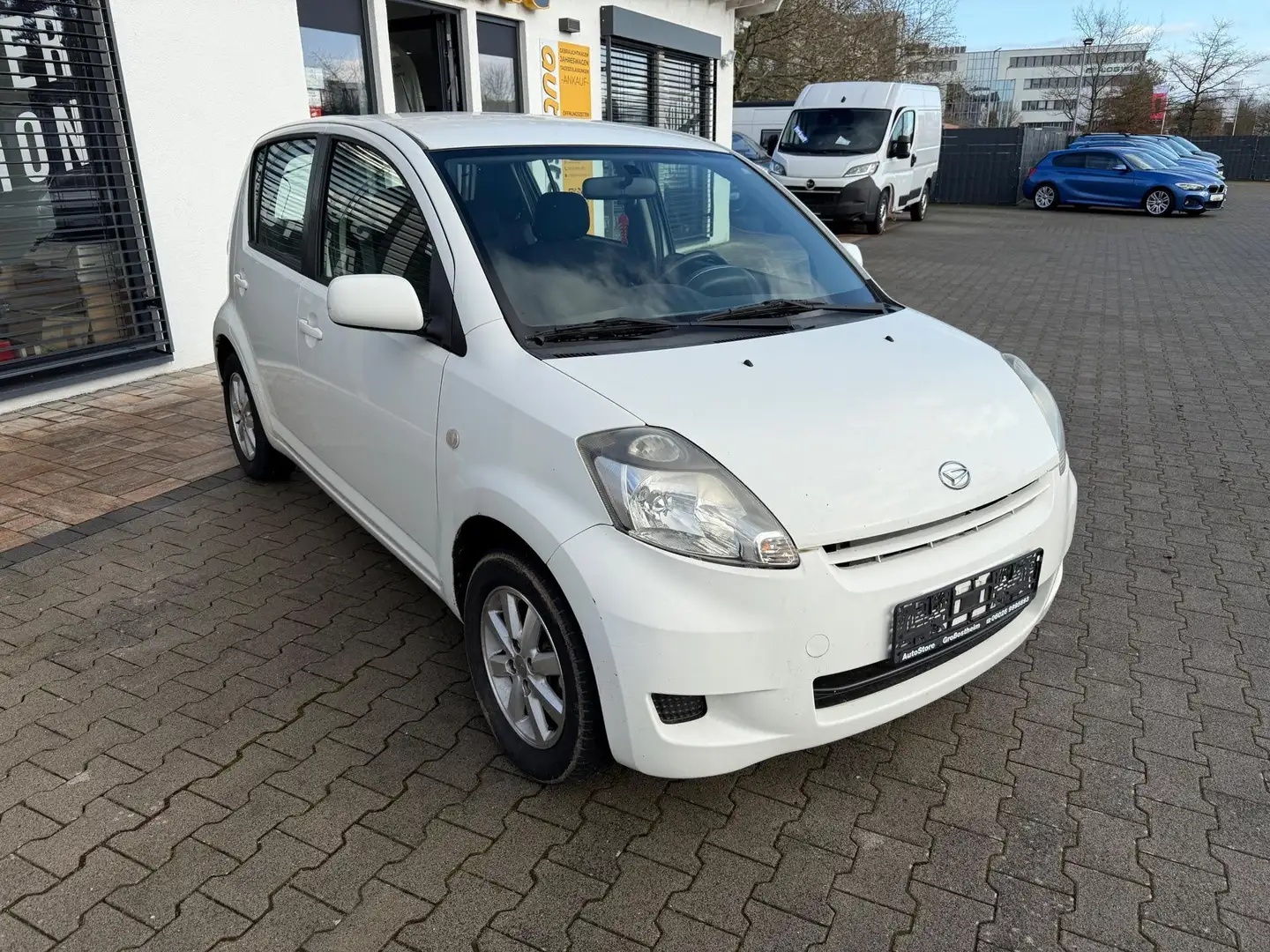 Daihatsu Sirion 1.3 67 kW (91 PS), Schalt. 5-Gang, Frontantrieb Weiß - 2