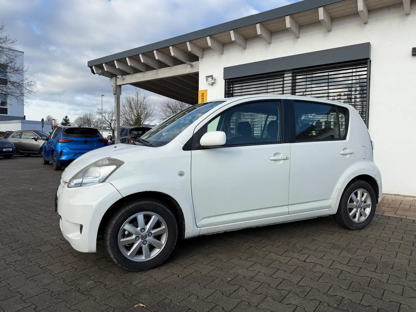 Daihatsu Sirion 1.3 67 kW (91 PS), Schalt. 5-Gang, Frontantrieb Weiß - 1