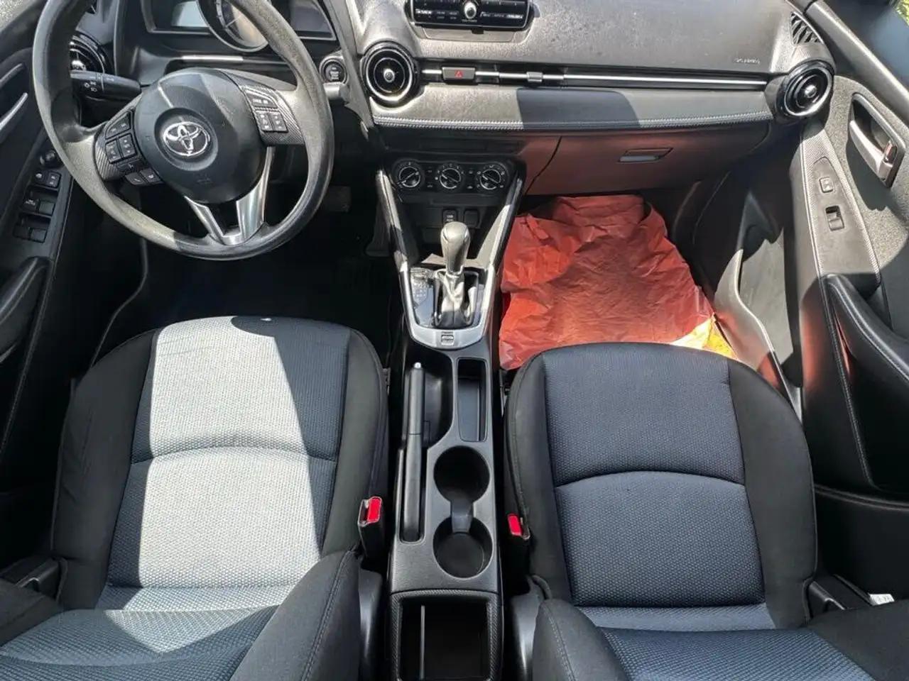 Toyota Yaris снимка Toyota Yaris