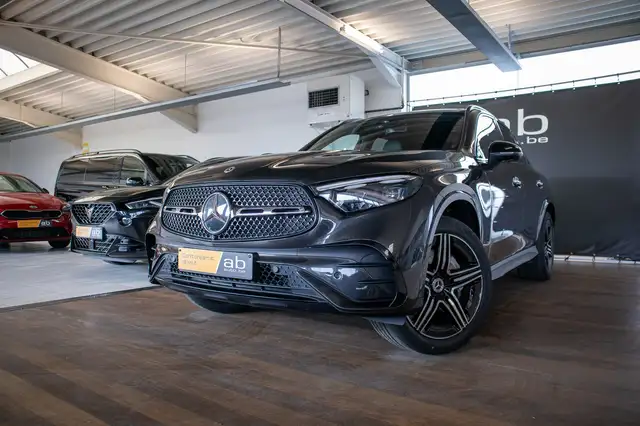 Mercedes-Benz GLC 300 e, AMG-LINE, PANO DAK, KEYLESS, 360°, CARPLAY, ADAP. CC