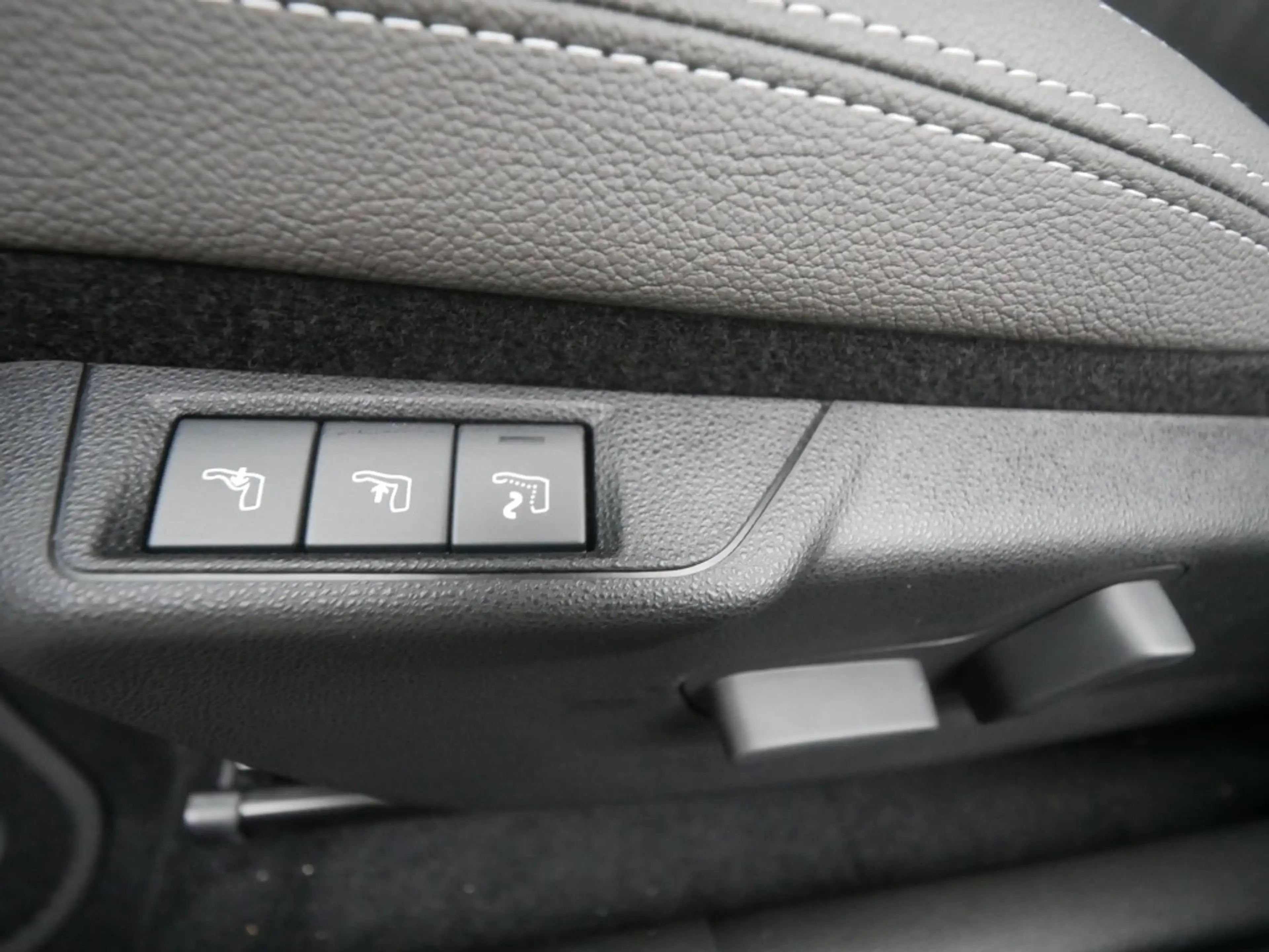 Fiat 600 HYBRID LA PRIMA 1.2 110 PS DCT6 LED NAVI KAMERA — photo 12