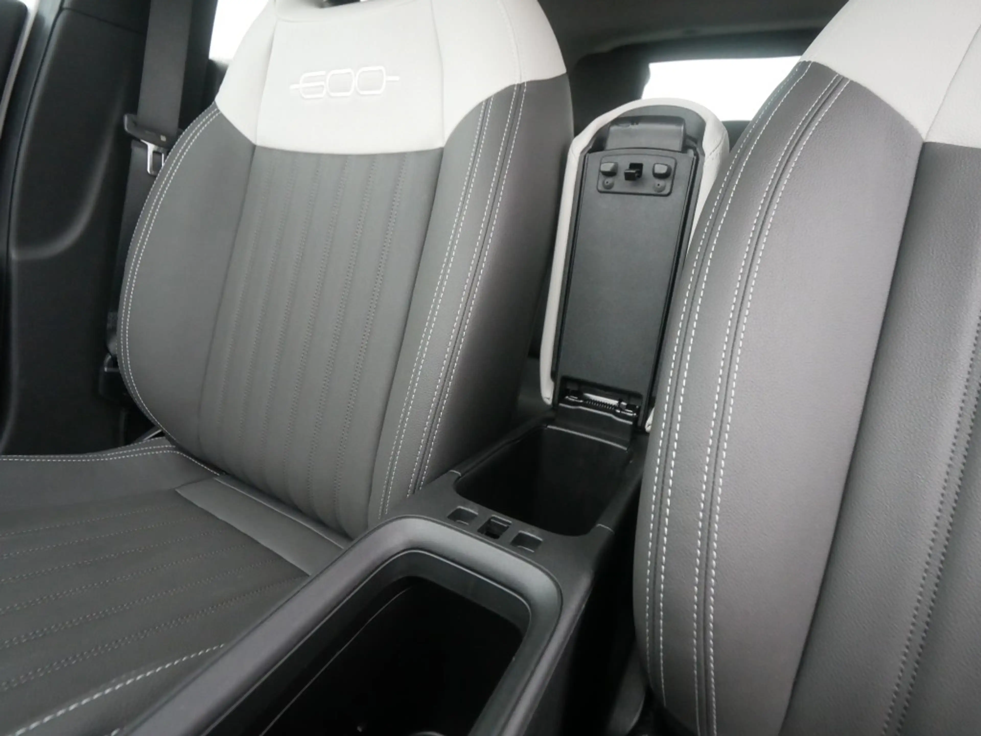 Fiat 600 HYBRID LA PRIMA 1.2 110 PS DCT6 LED NAVI KAMERA — photo 11