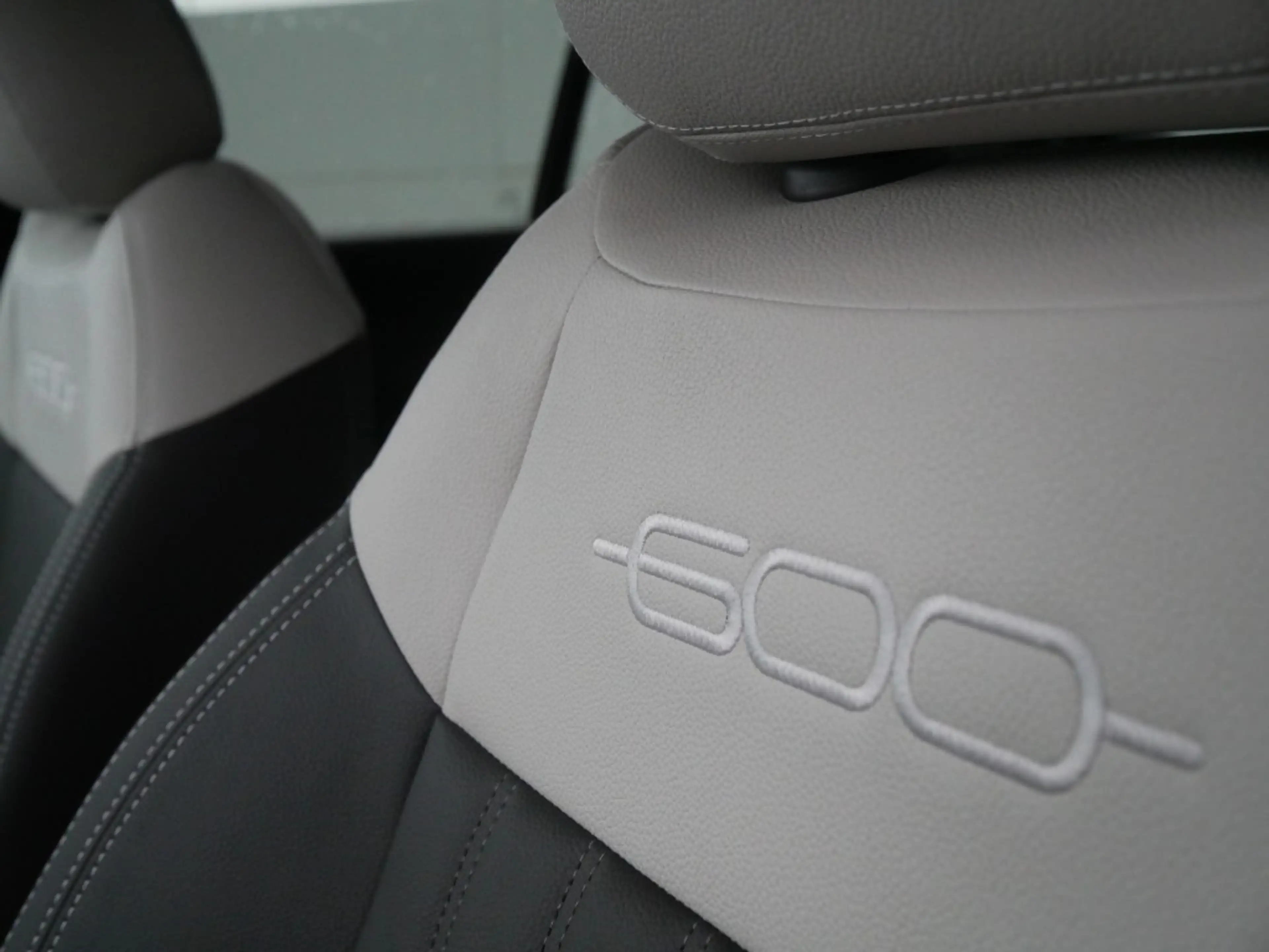 Fiat 600 HYBRID LA PRIMA 1.2 110 PS DCT6 LED NAVI KAMERA — photo 9