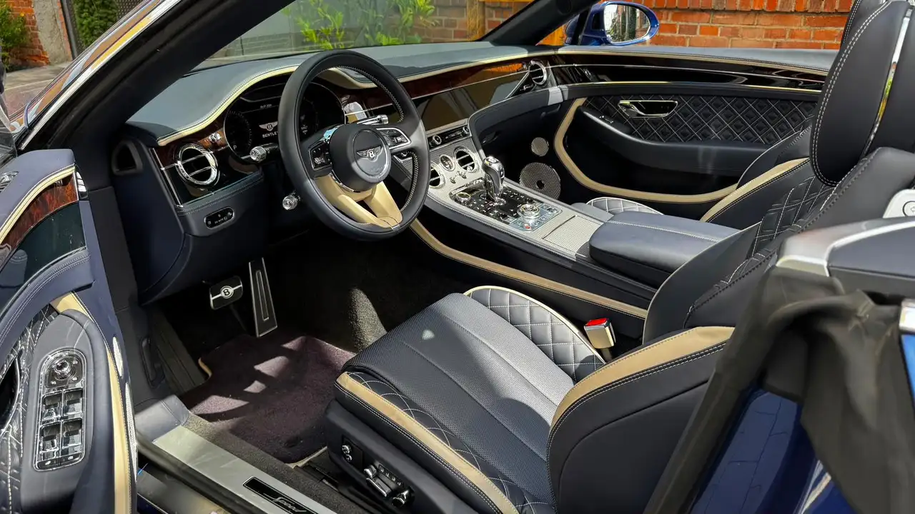 Bentley Continental GTC 2023