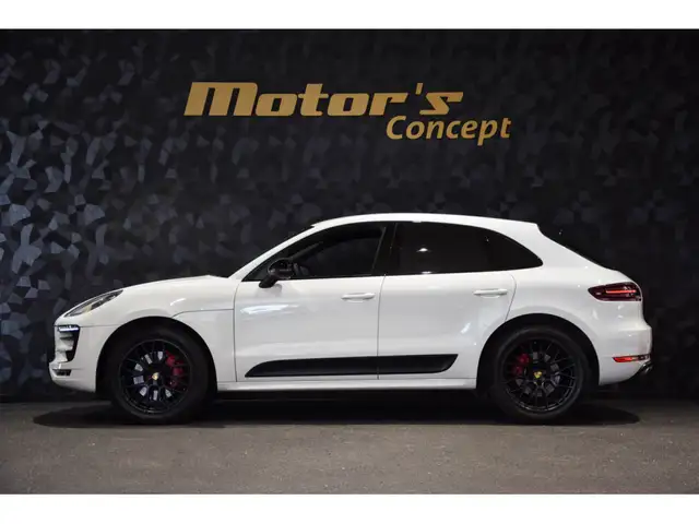 Porsche Macan view 2