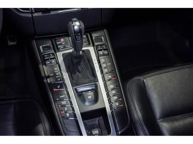 Porsche Macan view 11