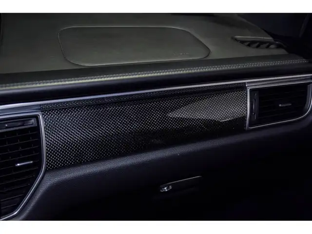 Porsche Macan view 12