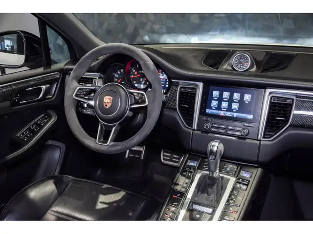 Porsche Macan view 10