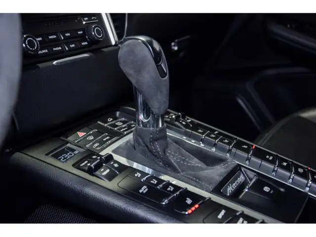 Porsche Macan view 15