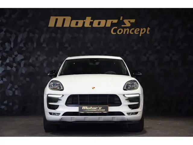 Porsche Macan view 4