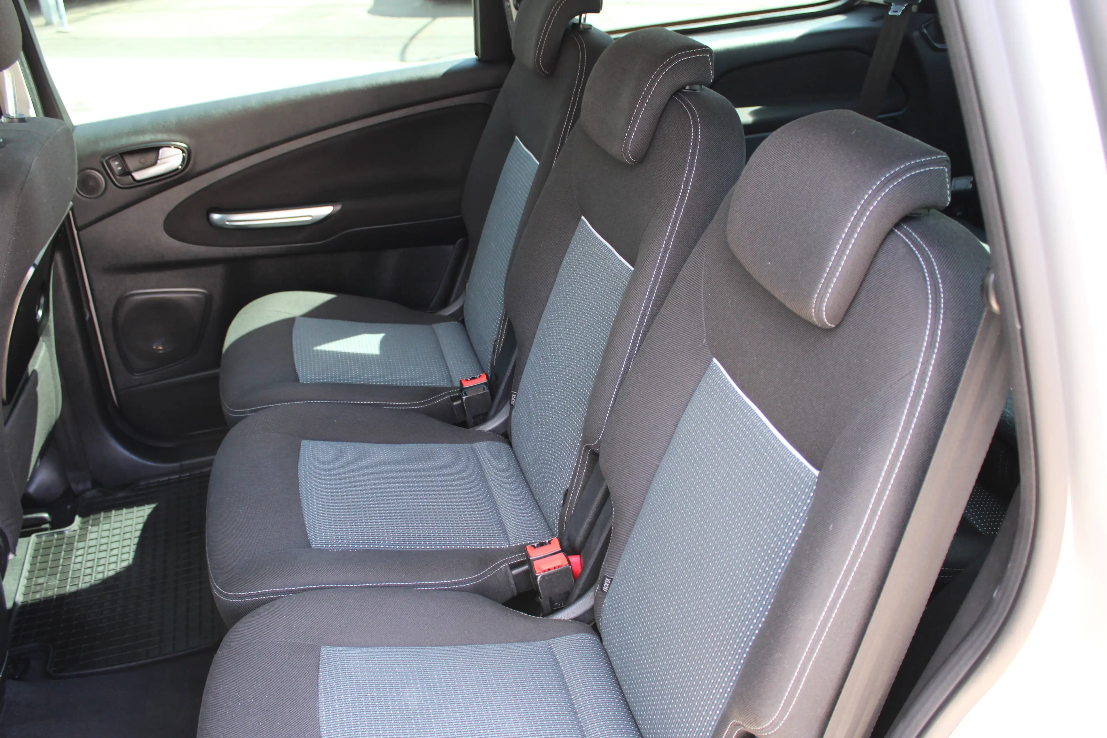 Ford Galaxy Trend 1,6 TDCi — photo 9