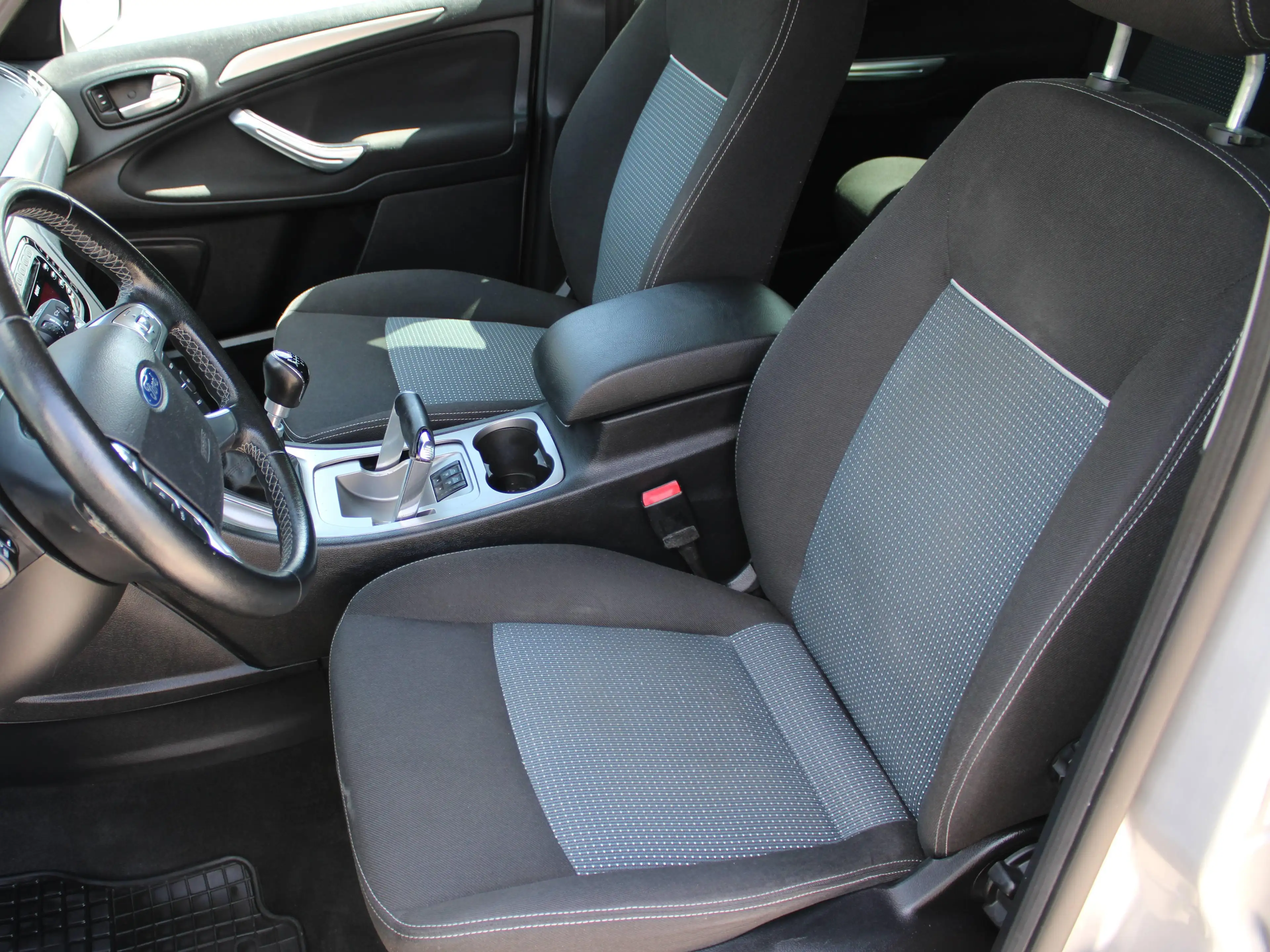Ford Galaxy Trend 1,6 TDCi — photo 11