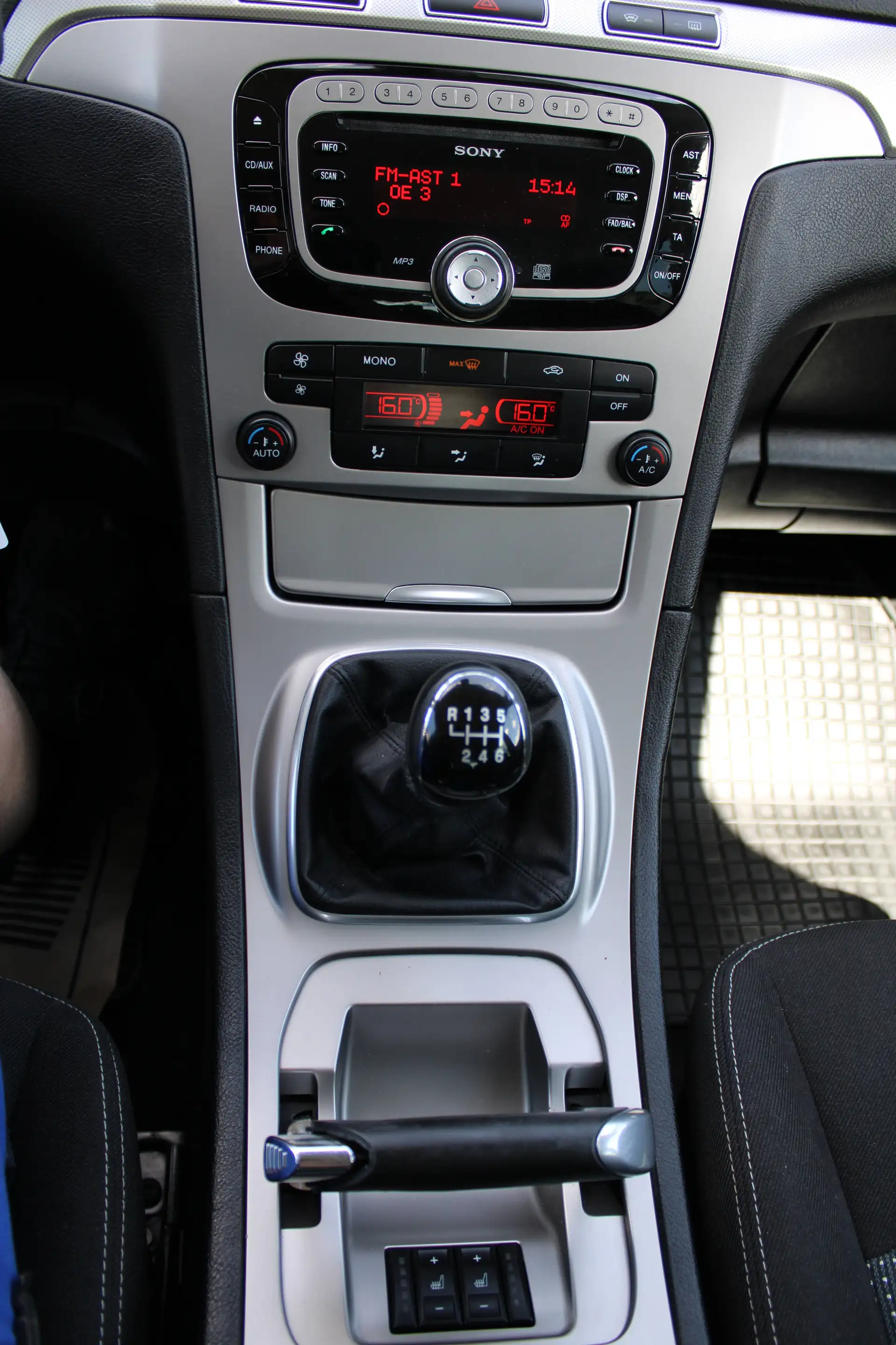 Ford Galaxy Trend 1,6 TDCi — photo 14