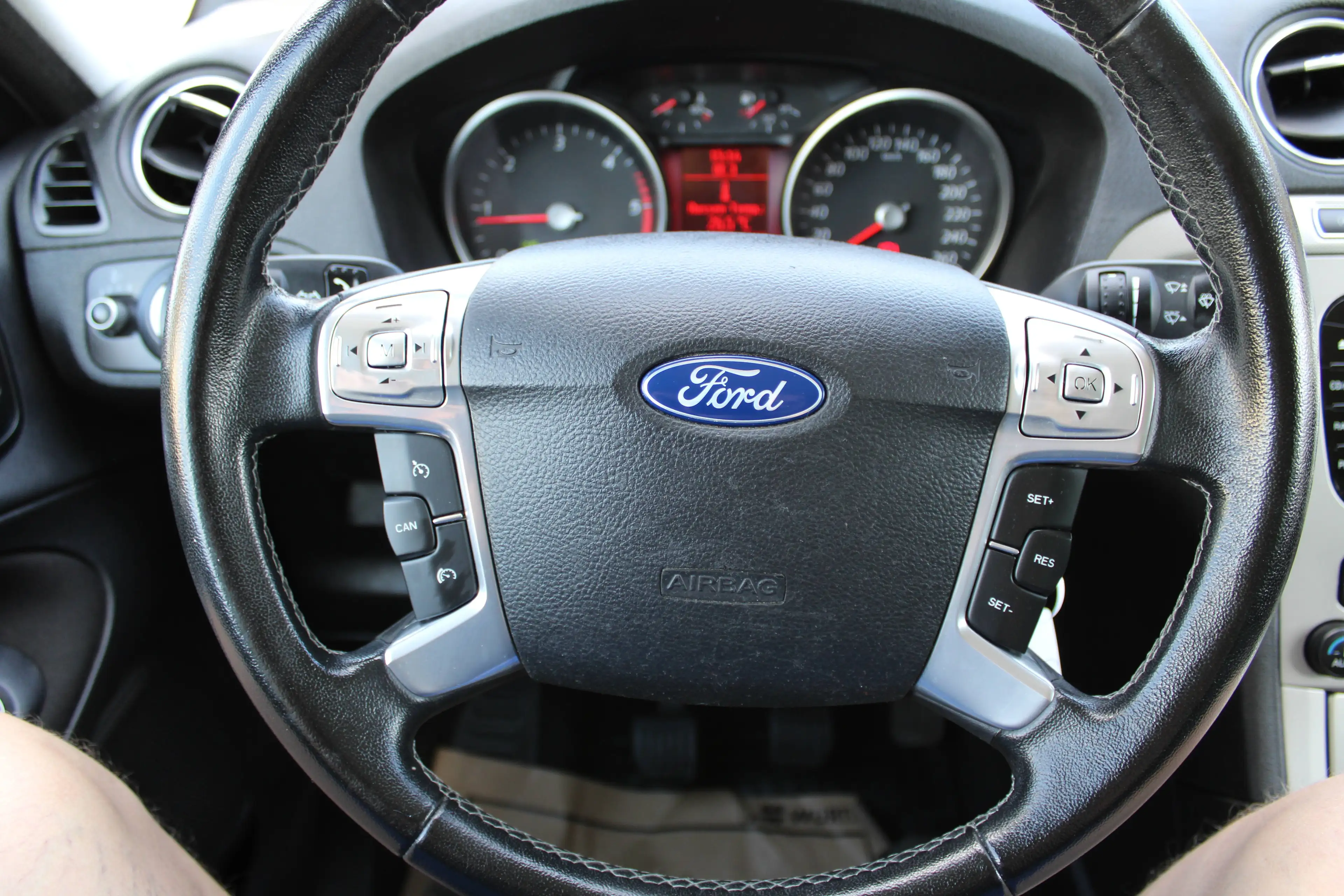 Ford Galaxy Trend 1,6 TDCi — photo 15
