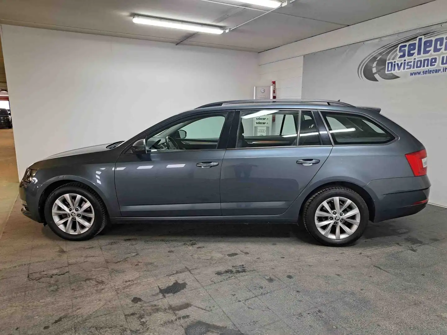 Skoda Octavia Octavia Wagon 1.5 g-tec Executive 130cv dsg Grigio - 2