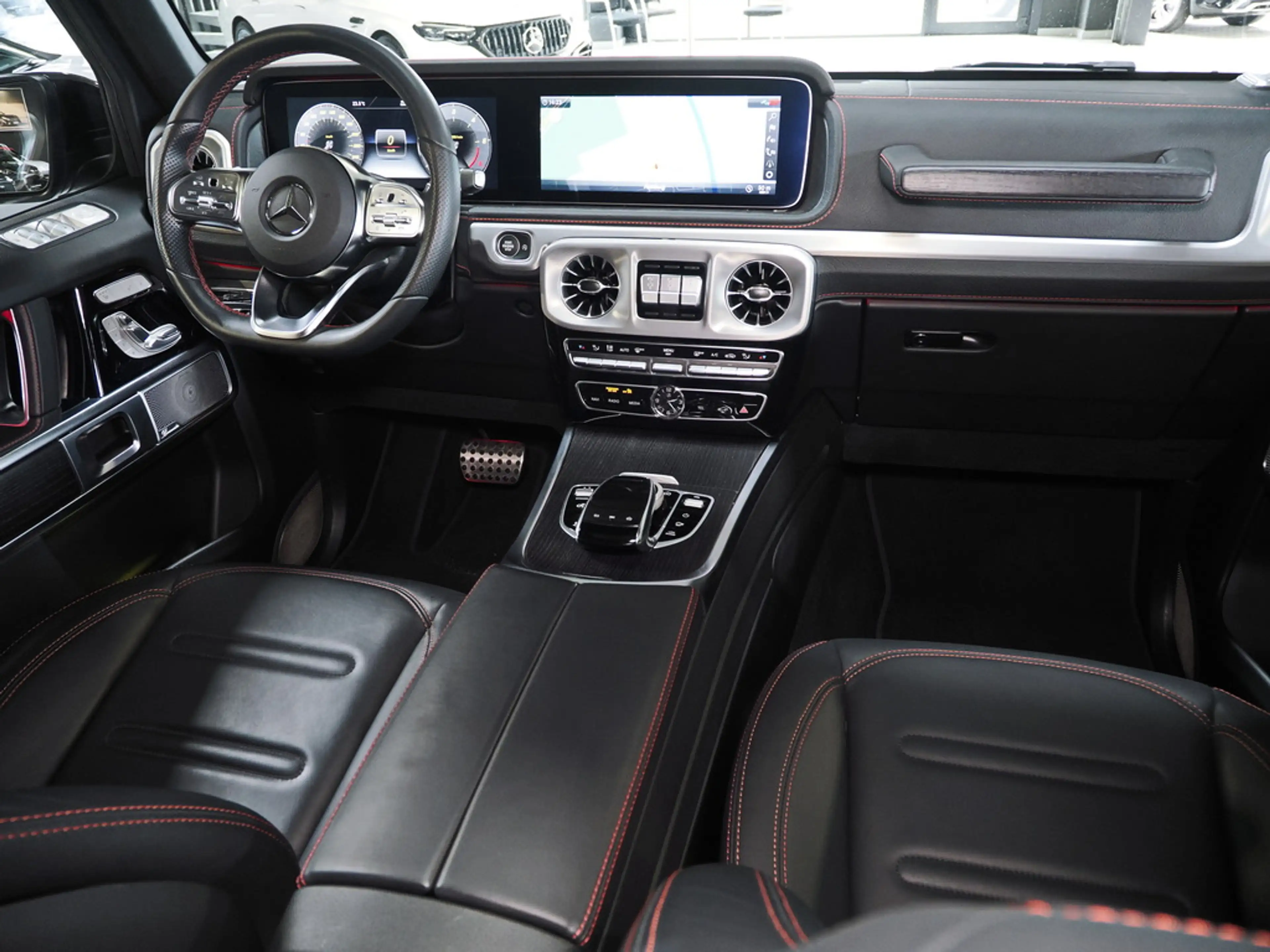 Mercedes-Benz G 400 d AMG 360 KAMARA NIGHT SHZ ACC LEDER — photo 13