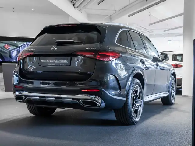Mercedes-Benz GLC view 4