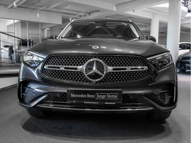 Mercedes-Benz GLC view 3