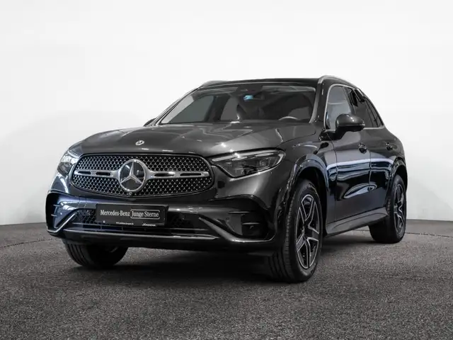 Mercedes-Benz GLC view 2