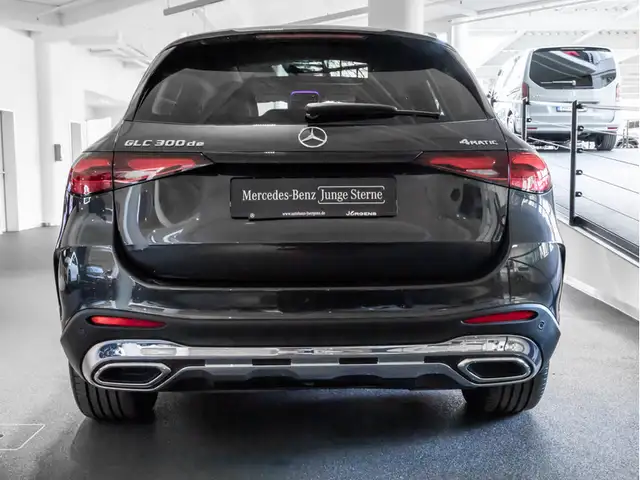 Mercedes-Benz GLC view 5