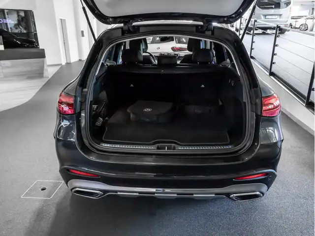 Mercedes-Benz GLC view 6