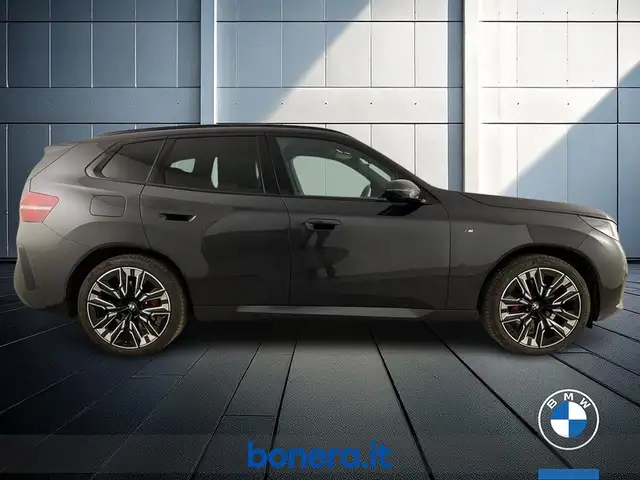 BMW X3 view 5