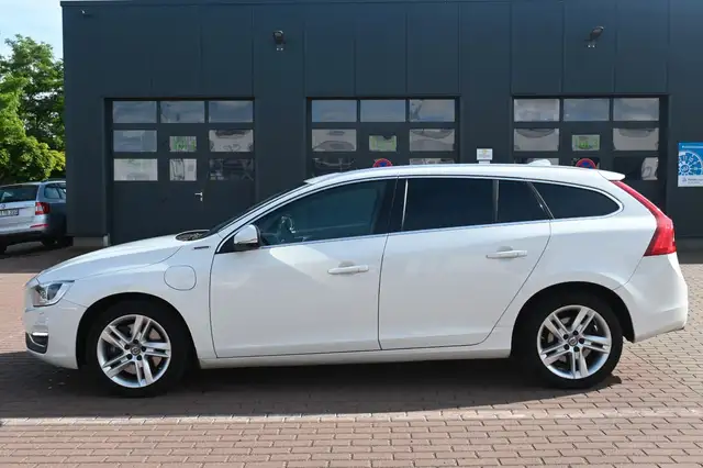 Volvo V60 view 3