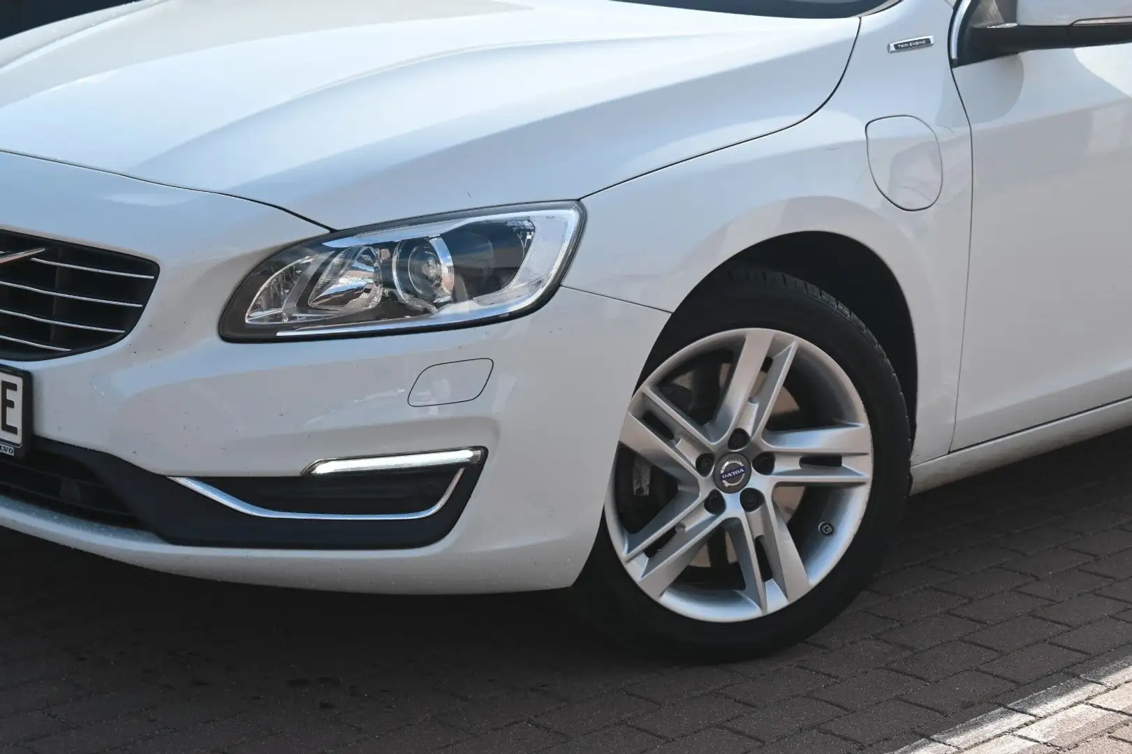 Volvo V60 **Mietkauf**V60D6*Sum*SD*NAVI*STHZ*E-KZ*Miete Weiß - 2