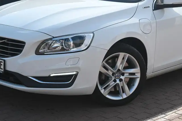 Volvo V60 view 2