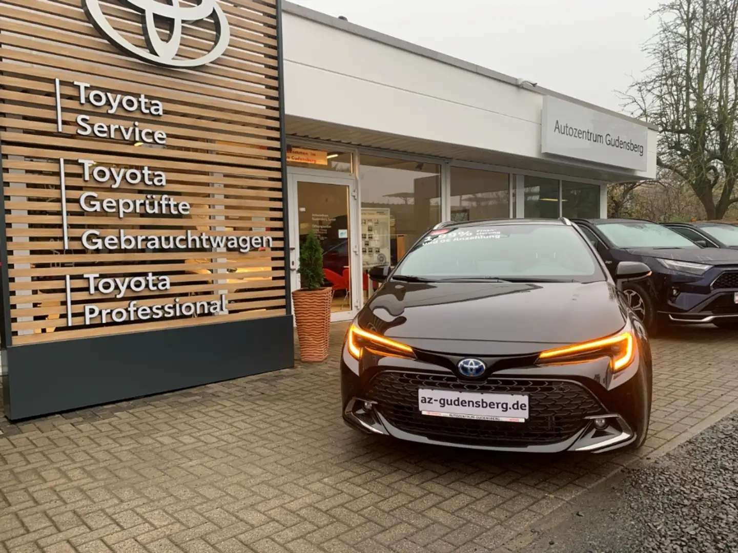 Toyota Corolla TOURING SPORTS Hybrid 2.0 Teamplayer+TECHNIK-PAKET Zwart - 2