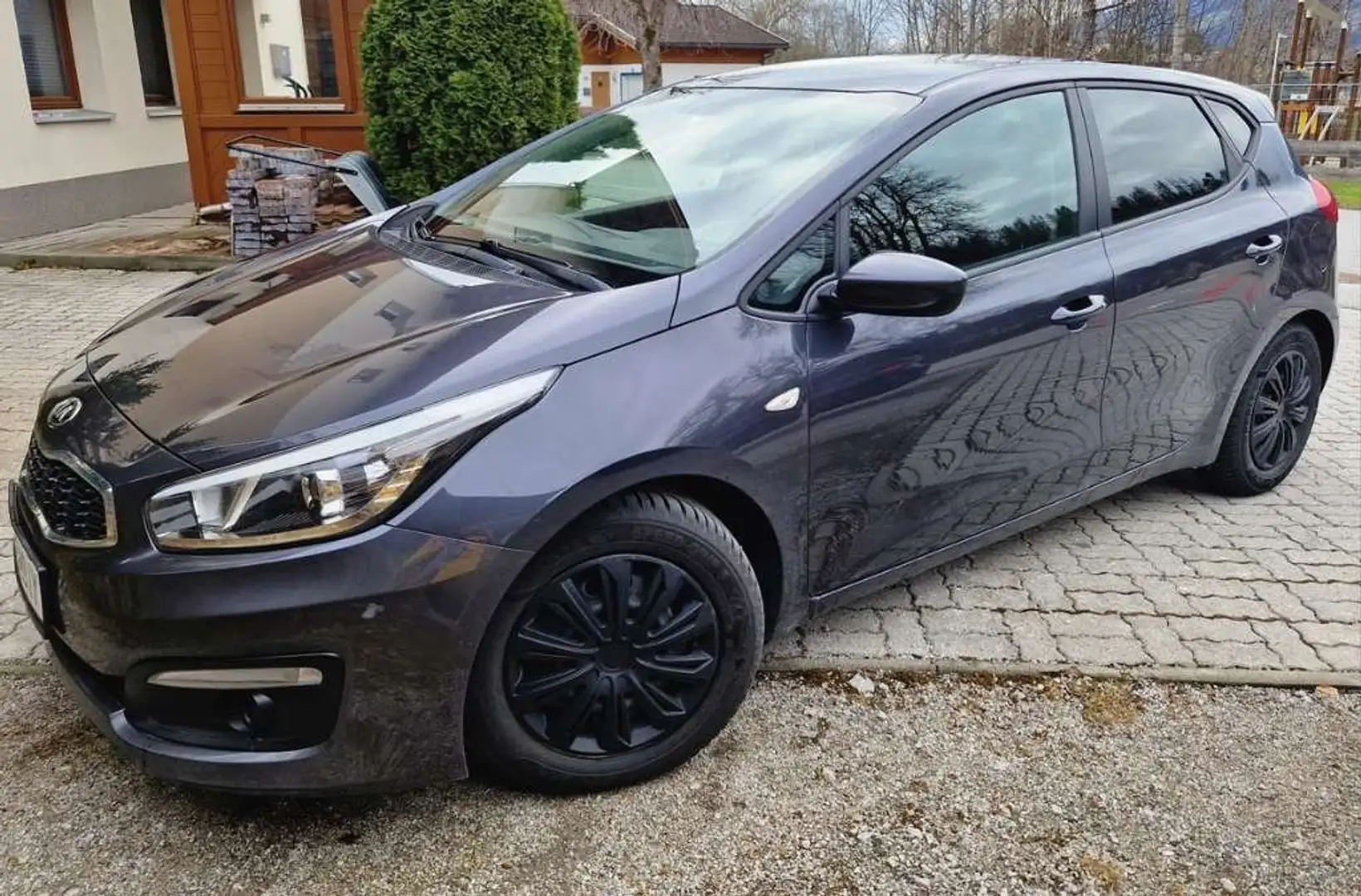 Kia Ceed / cee'd cee'd 1,4 CRDi Team Austria Edition Team Grau - 2