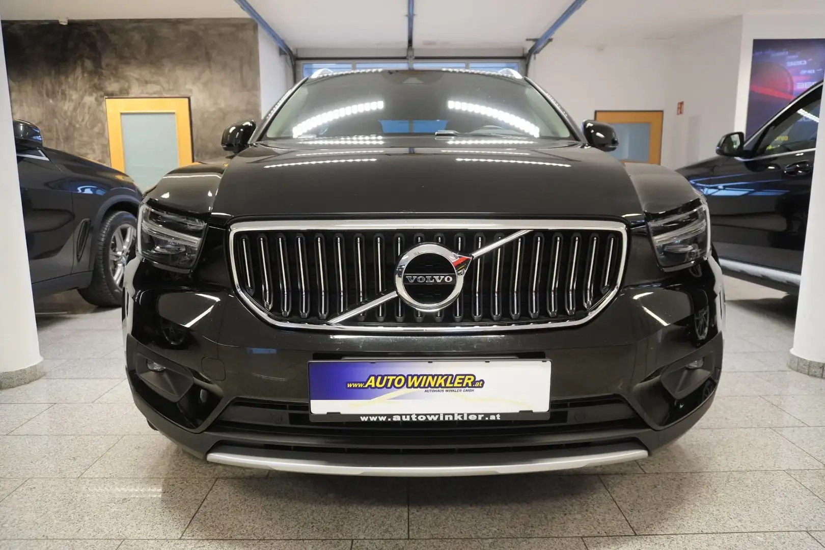 Volvo XC40 T4 Twin Recharge PHEV LED/Navi/PDC Schwarz - 2